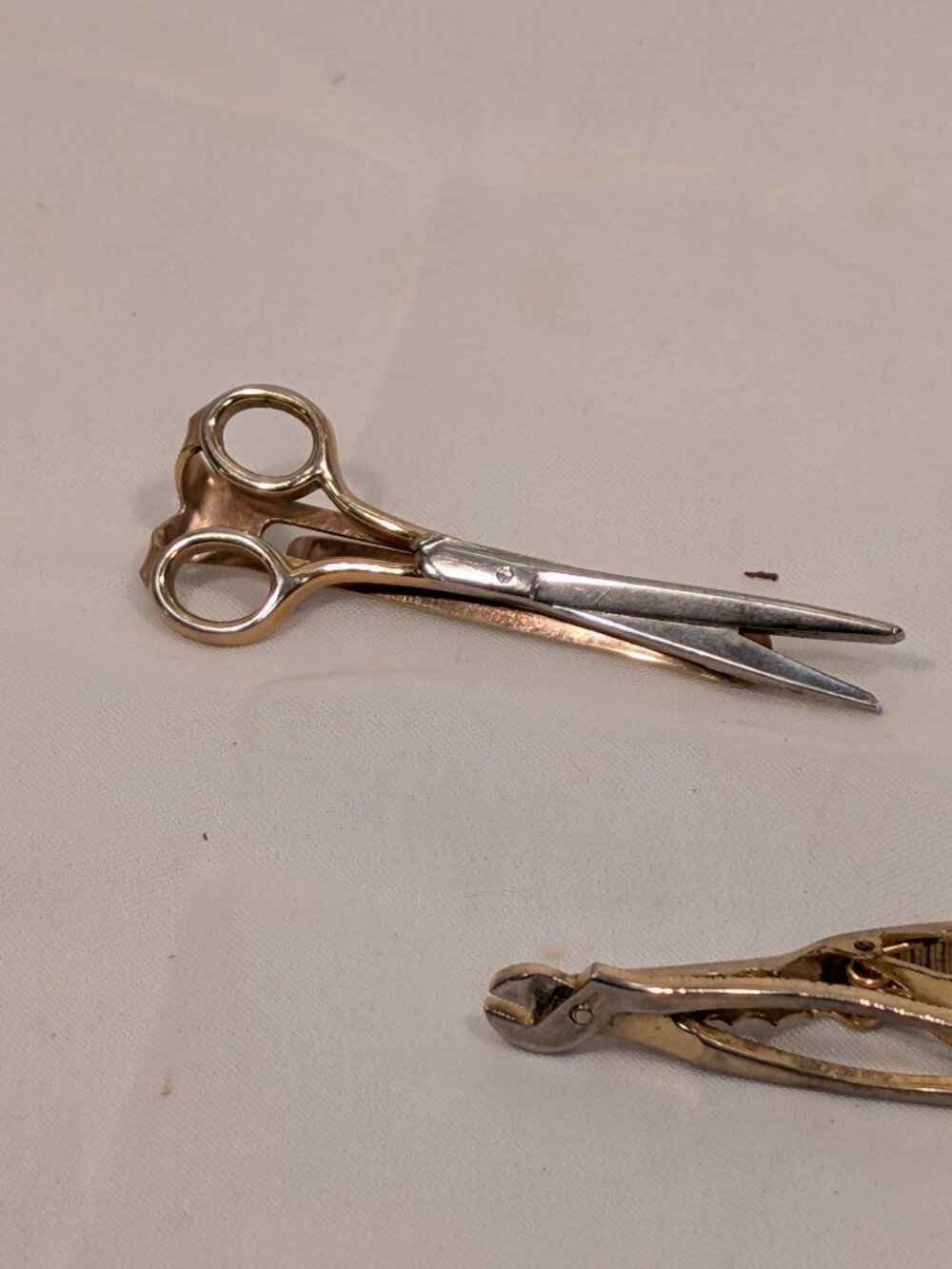 HANDYMAN 3 Tie Clips Saw Wrench Scissors/Snips (this one marked SWANK) - Picture 6 of 13
